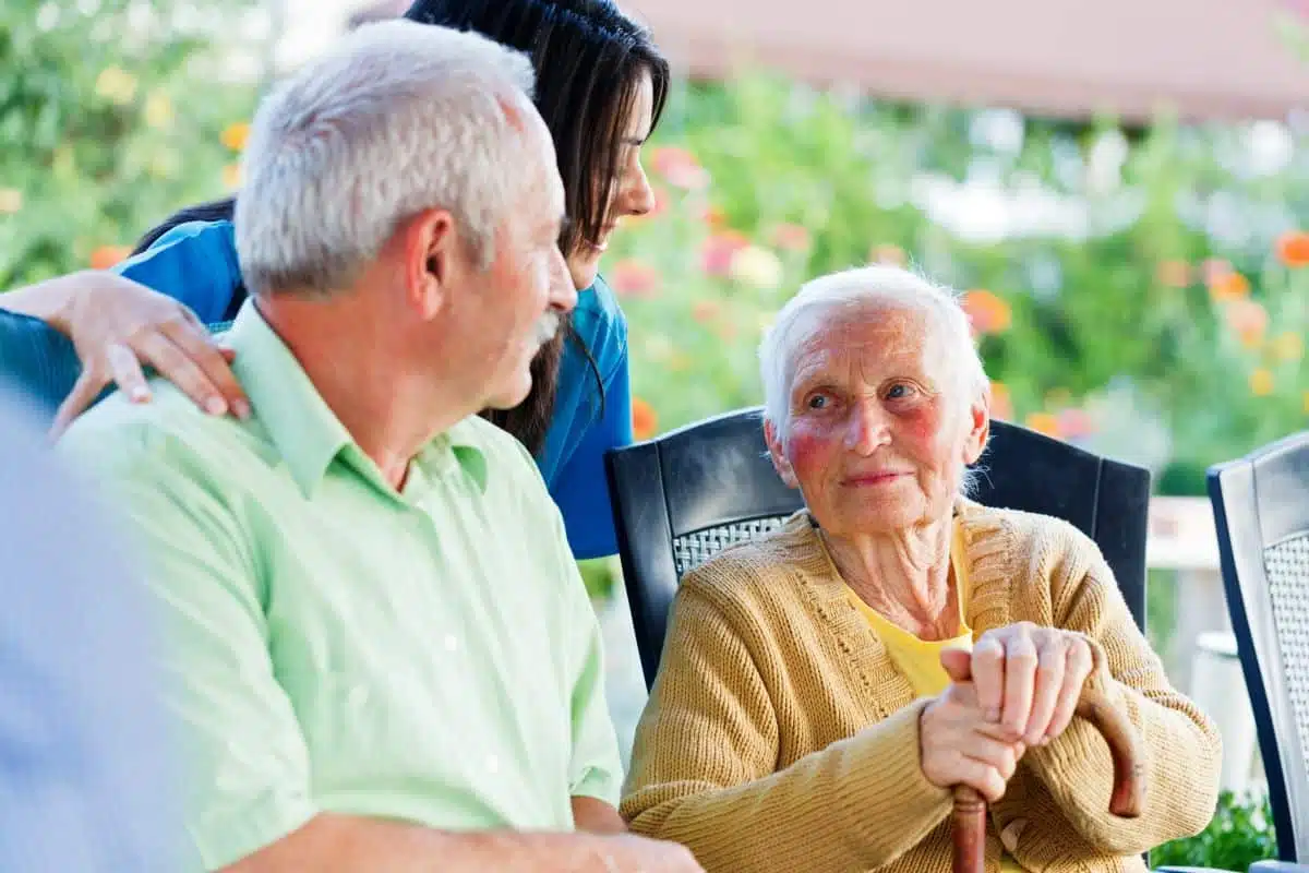 Les critères de sélection d'une complémentaire santé adaptée aux besoins des seniors