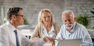Les critères de sélection d'une complémentaire santé adaptée aux besoins des seniors